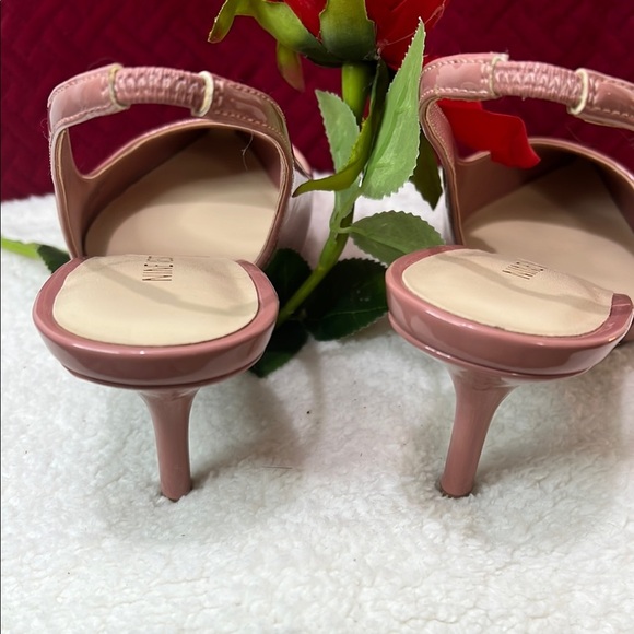 Nine West Tan Sandals with Slingback Design - Picture 7 of 12